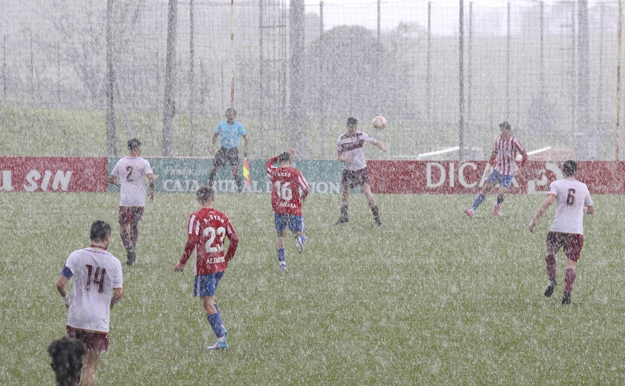 El Sporting B Golea Bajo El Granizo Al Gijón Industrial | El Comercio ...